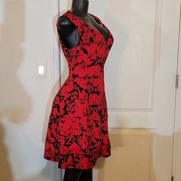 BRAND NEW COVINGTON RED&BLACK FLORAL PATTERN DESIGN V-NECKLINE DRESS - Picture 6 of 15
